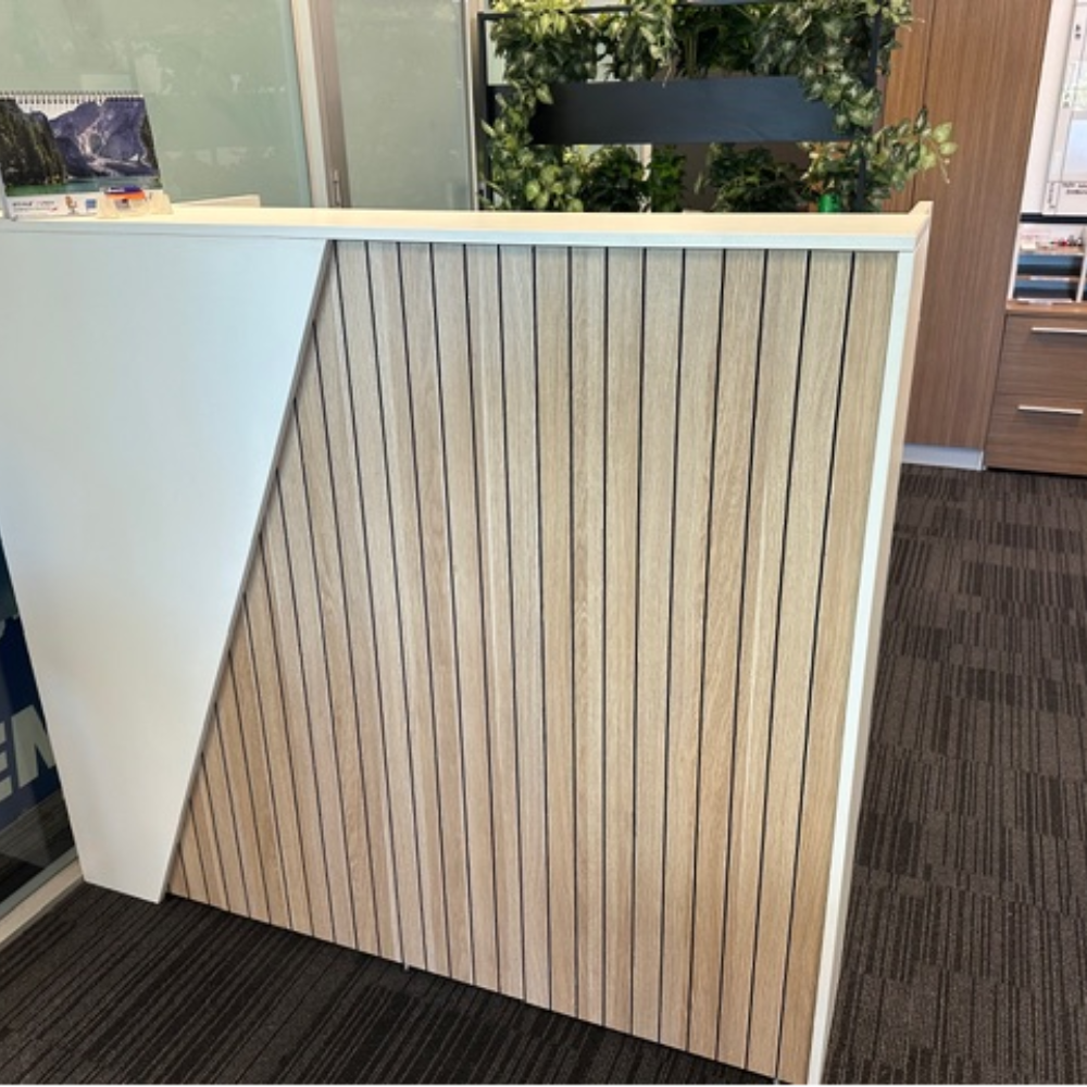 MIES SUMMIT INK LINES RECEPTION DESK