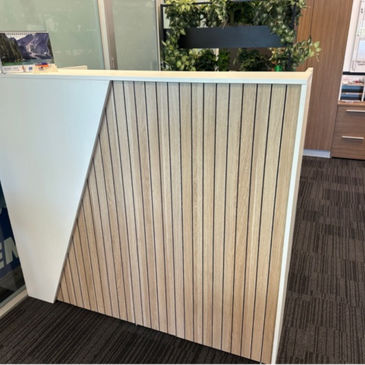 MIES SUMMIT INK LINES RECEPTION DESK