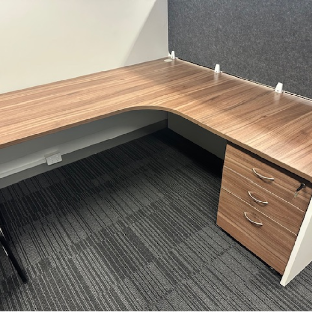 DISPLAY OM PREMIER WORKSTATION WITH 1 SET OF DRAWERS 1 ONLY
