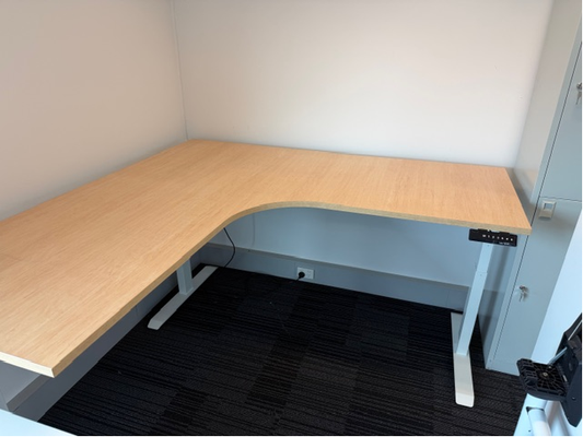 X Display VertLift 3 Leg workstation 1800mm x 1800mm x750mm