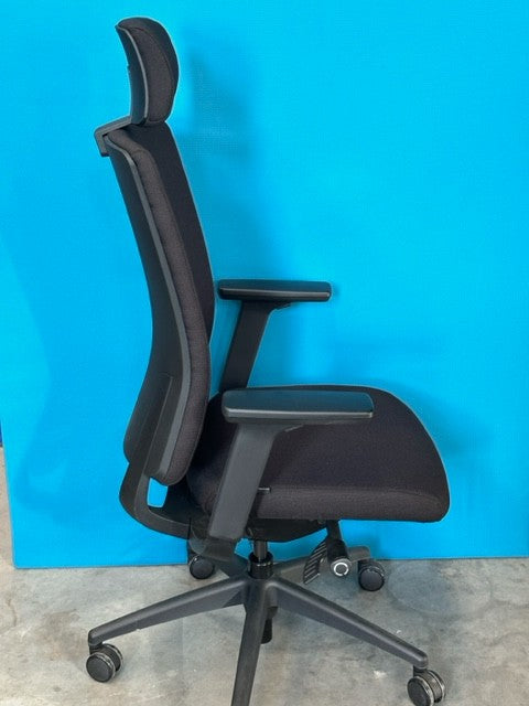 Como with head Rest Black Fabric X display 1 only