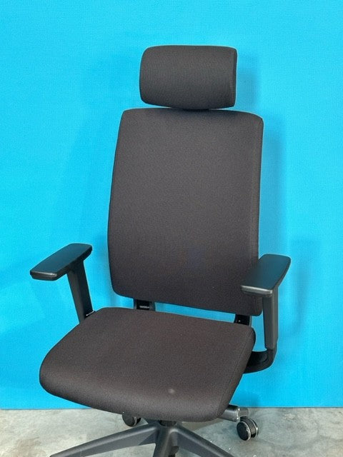 Como with head Rest Black Fabric X display 1 only