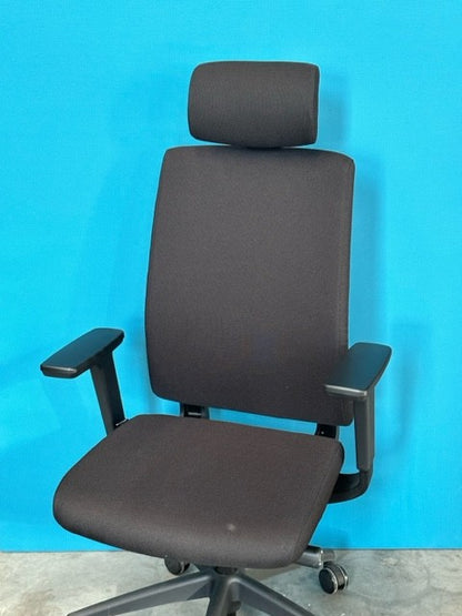 Como with head Rest Black Fabric X display 1 only